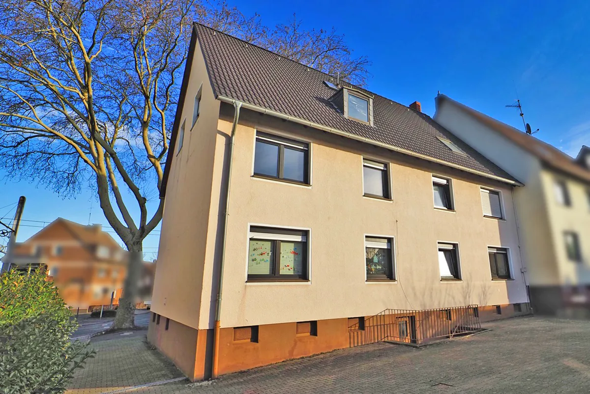 Hinteransicht des 6-Parteien-Hauses in Essen