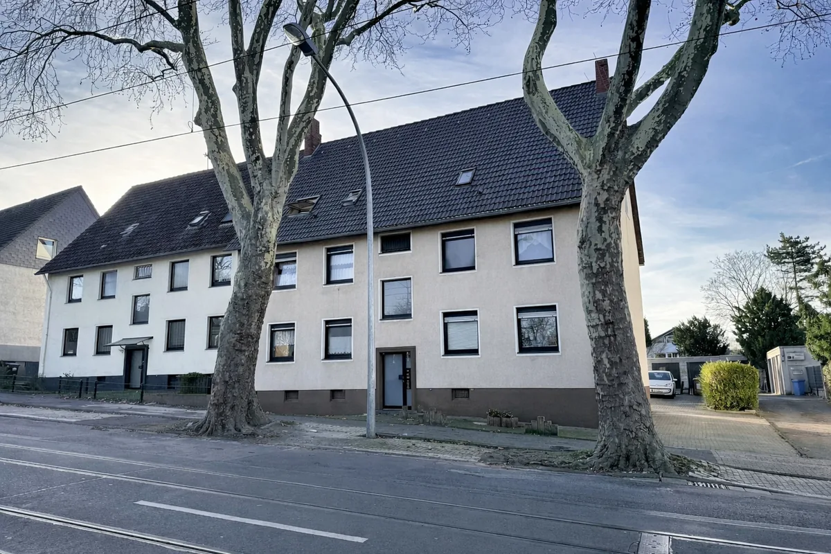 Vorderansicht des 6-Parteien-Hauses in Essen