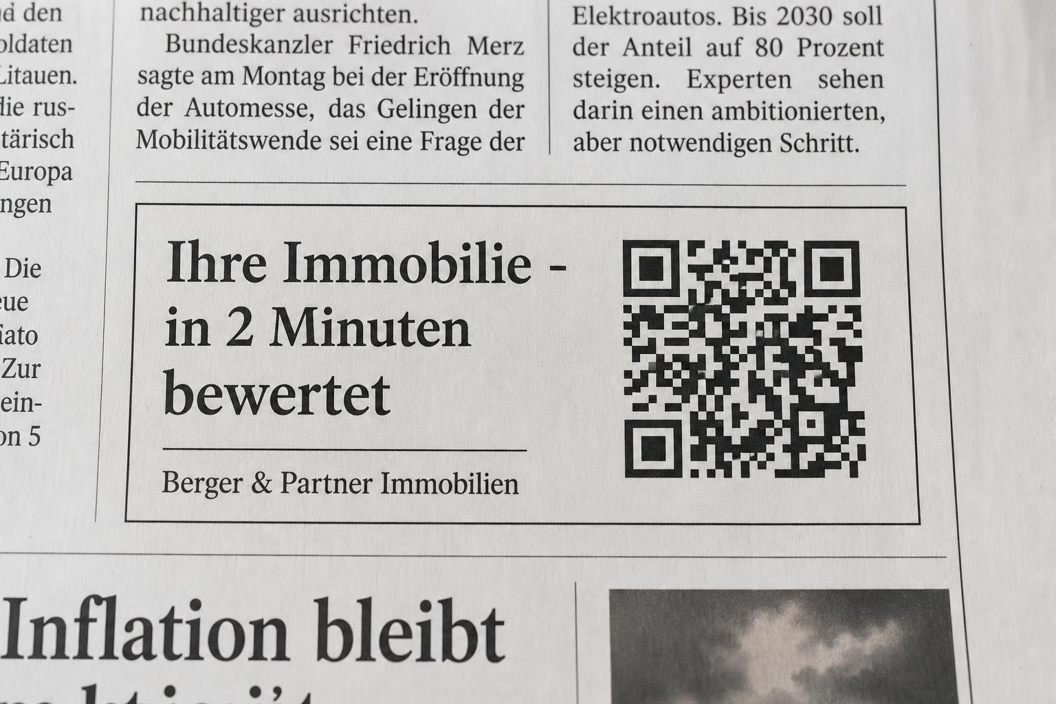 Zeitungsanzeige mit QR-Code — Beispiel-Mockup für Makler-Lead-Generierung